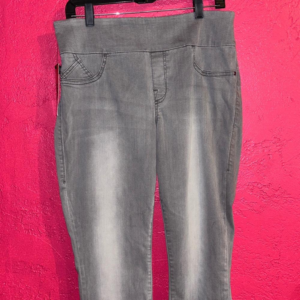NWT. Rock & Republic denim RX Gray Pull-On Leggings. Sz 16.